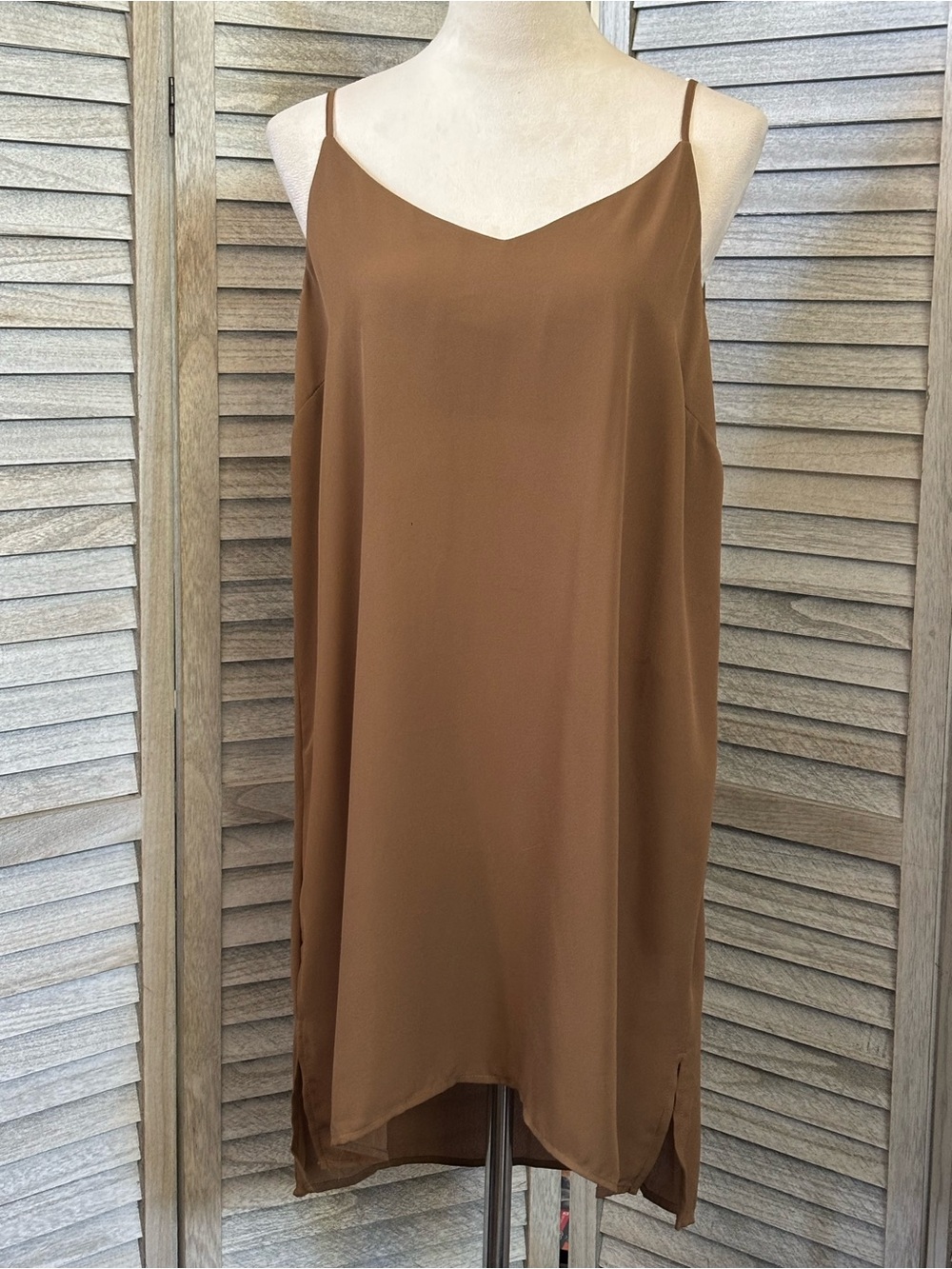 Meraki Nude Taupe Silky V-Neck Camisole Tank Top Side Slits SZ XL